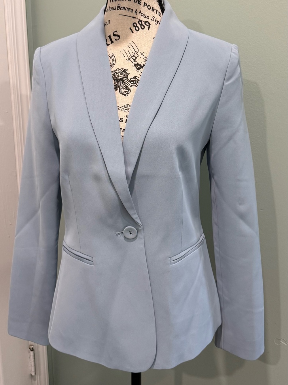BCBGMaxAzria Light Blue Single-Button Shawl Collar Blazer